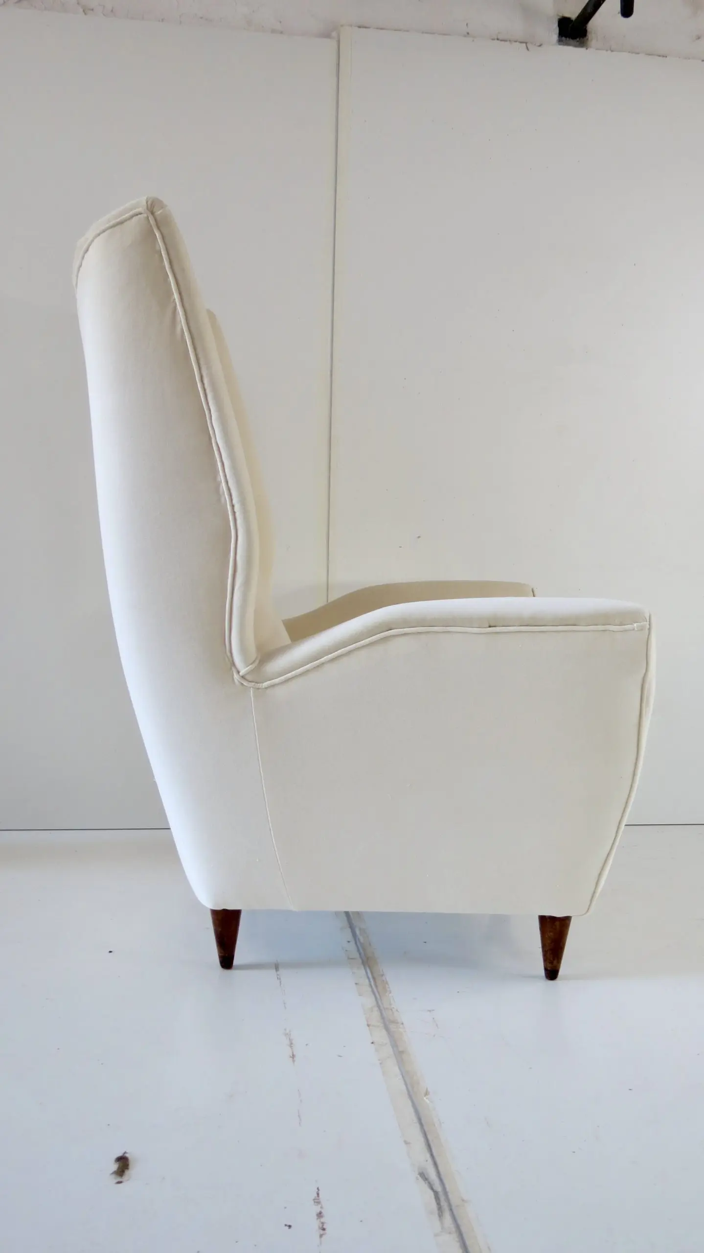 Gio Ponti Ivory Wingback Armchair N. 512, circa 1950 — photo 7