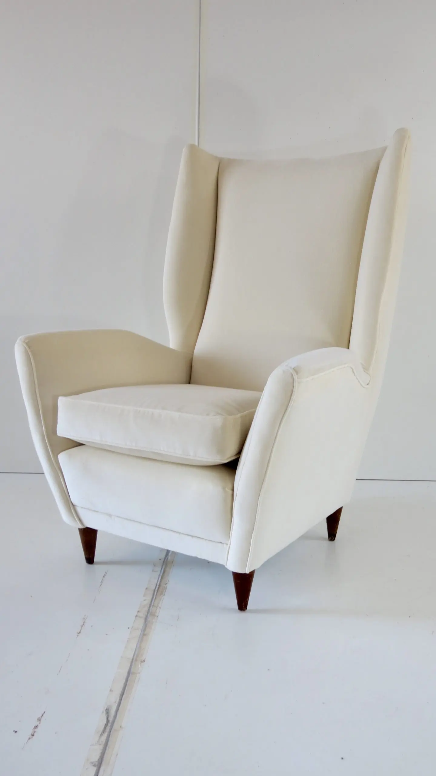 Gio Ponti Ivory Wingback Armchair N. 512, circa 1950 — photo 14