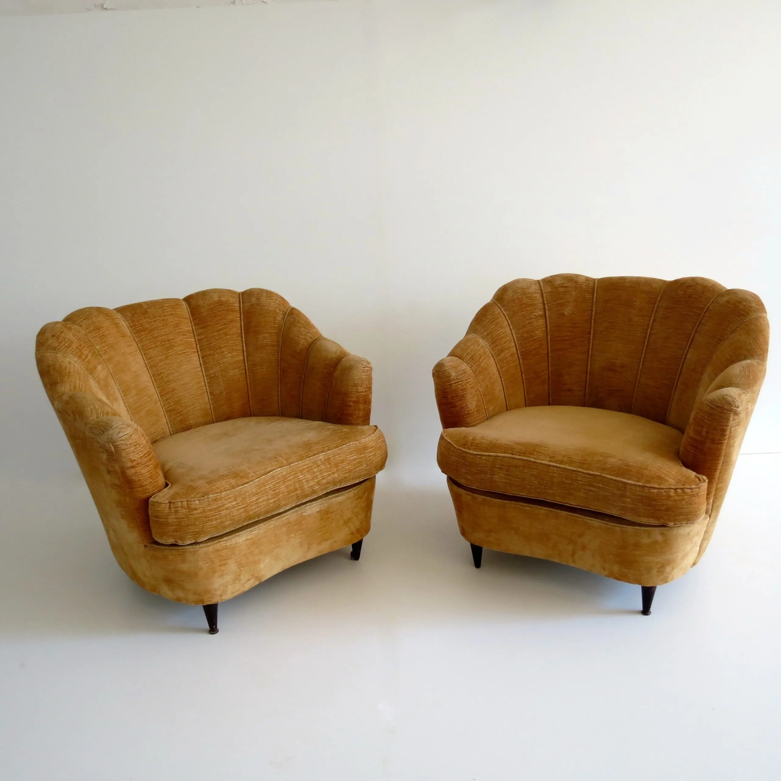 Pair of Large Armchairs Attributed to Guglielmo Ulrich, 1950 — image 2
