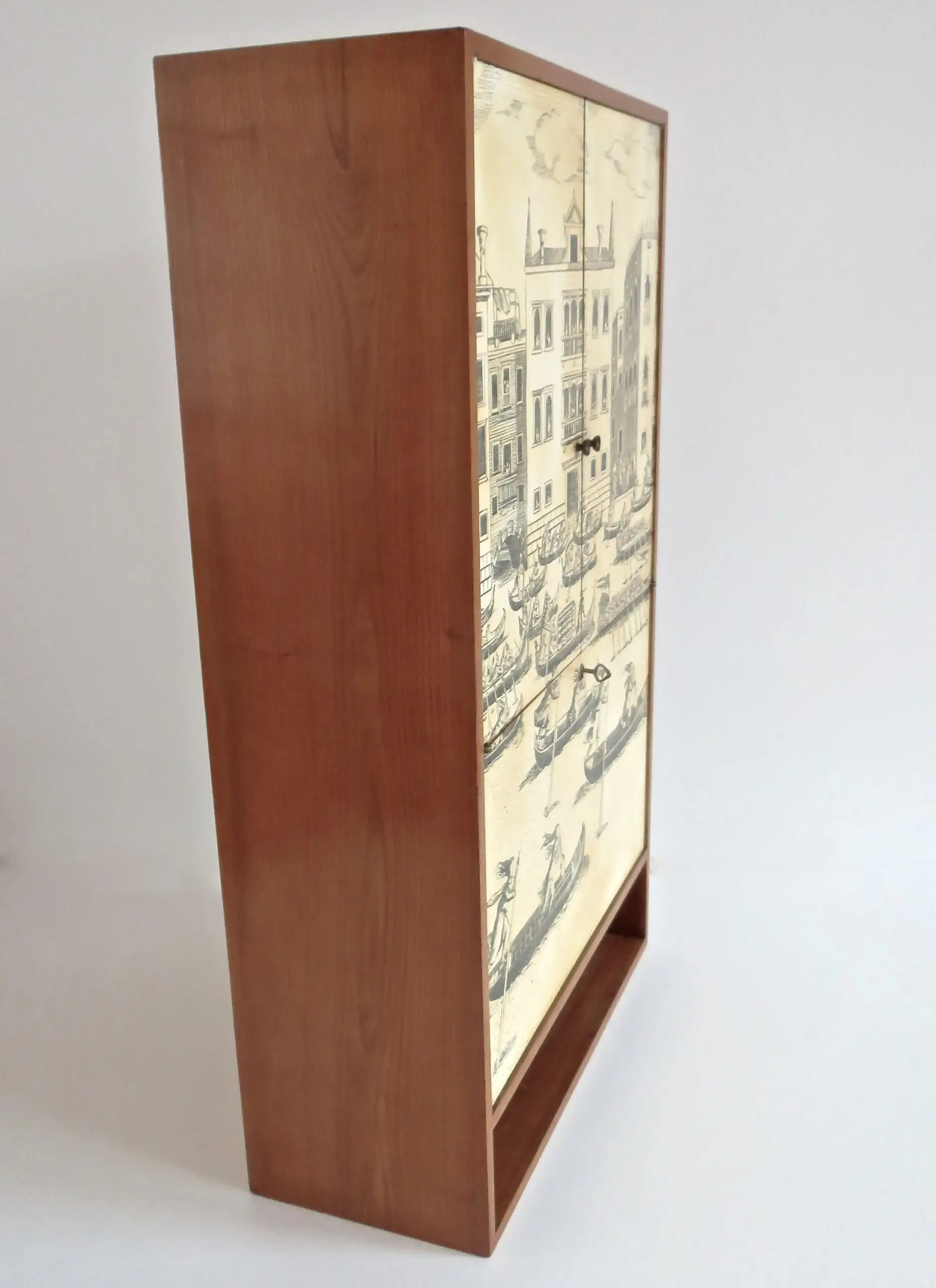 Hanging Litographic Transfer-Printed Wood Cabinet "Venezia", Fornasetti style circa 1950 — photo 6