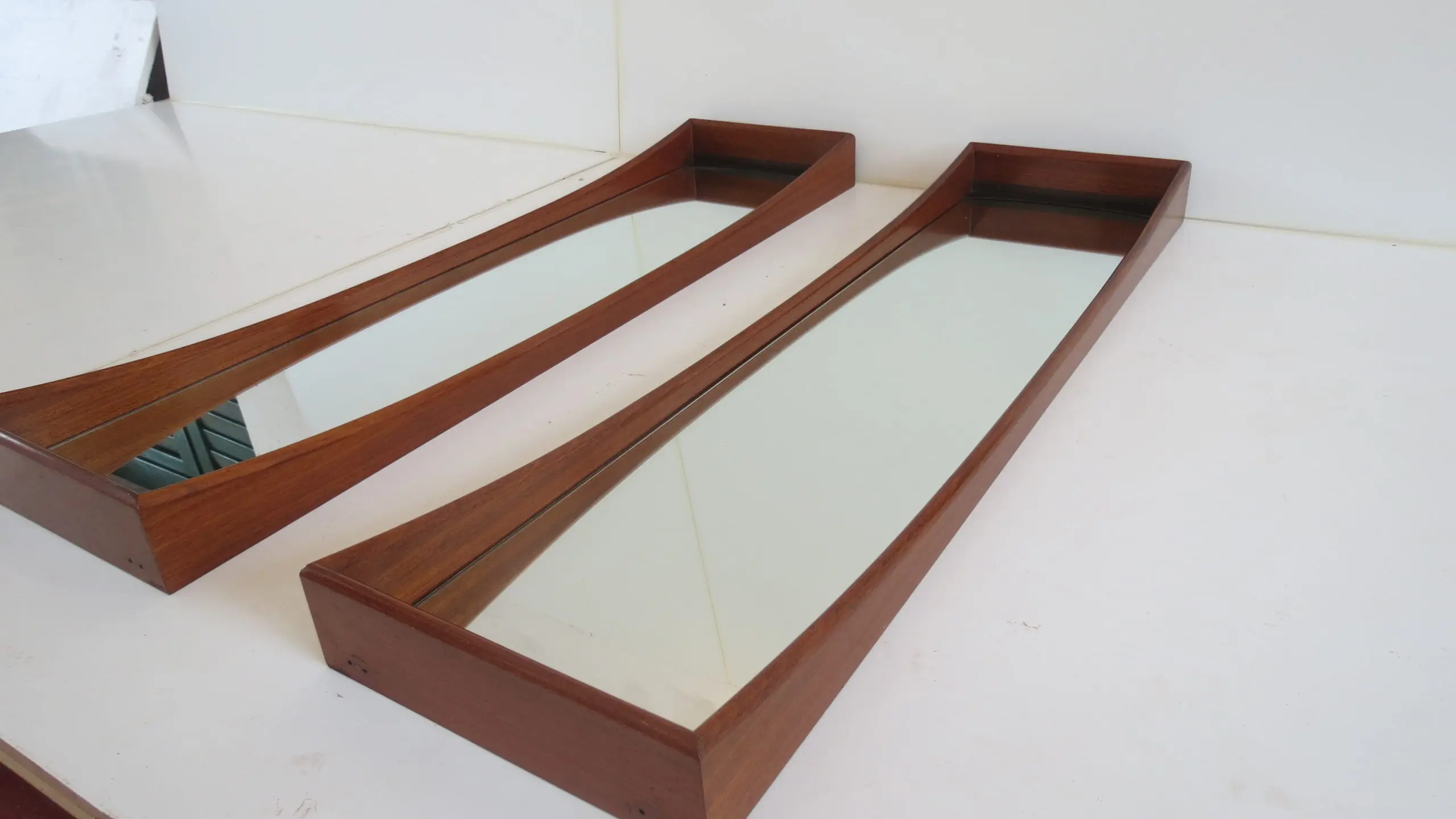 Pair of Walnut Ico Parisi Curved Wall Mirrors, 1950 — photo 7
