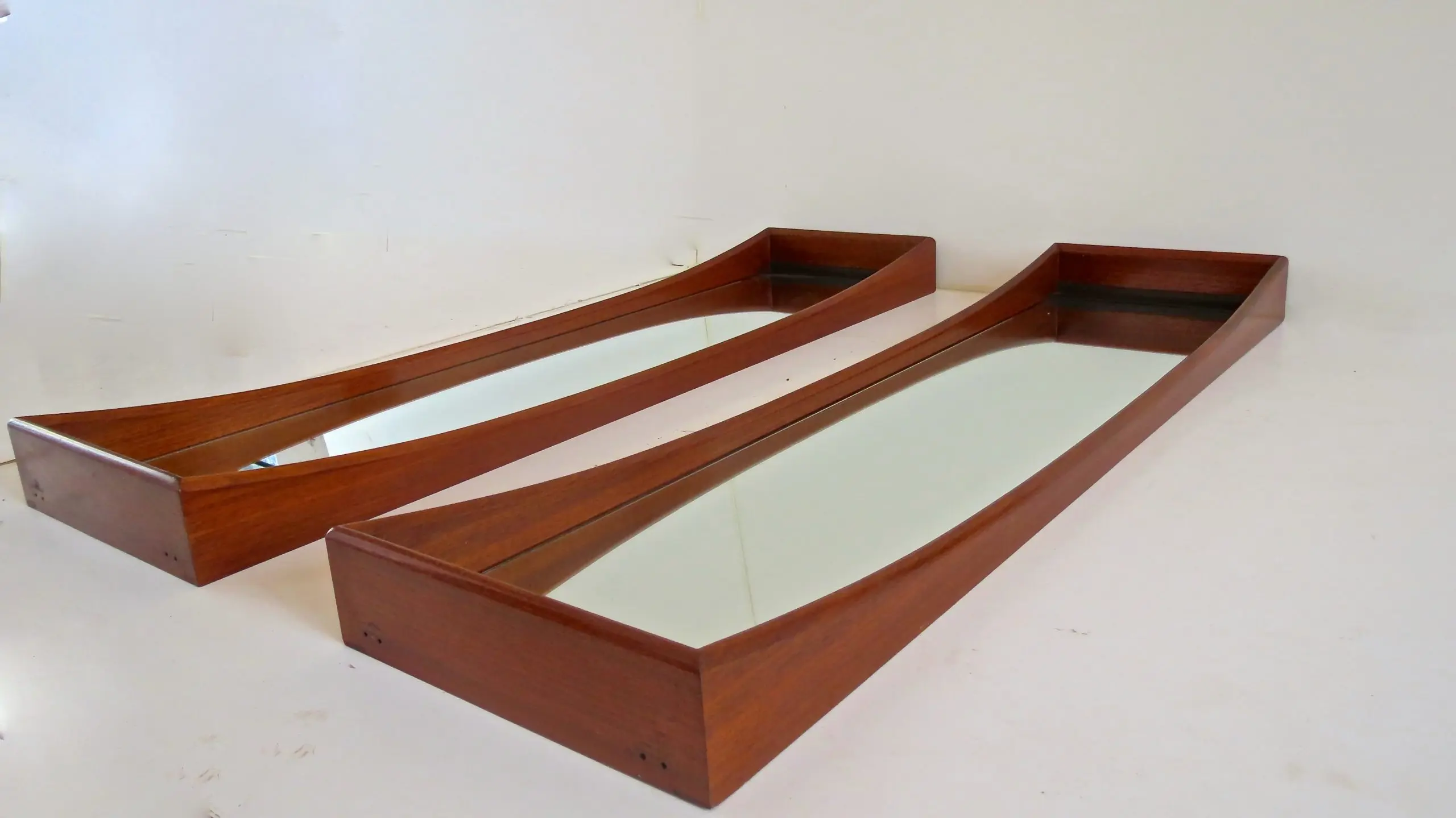 Pair of Walnut Ico Parisi Curved Wall Mirrors, 1950 — photo 5