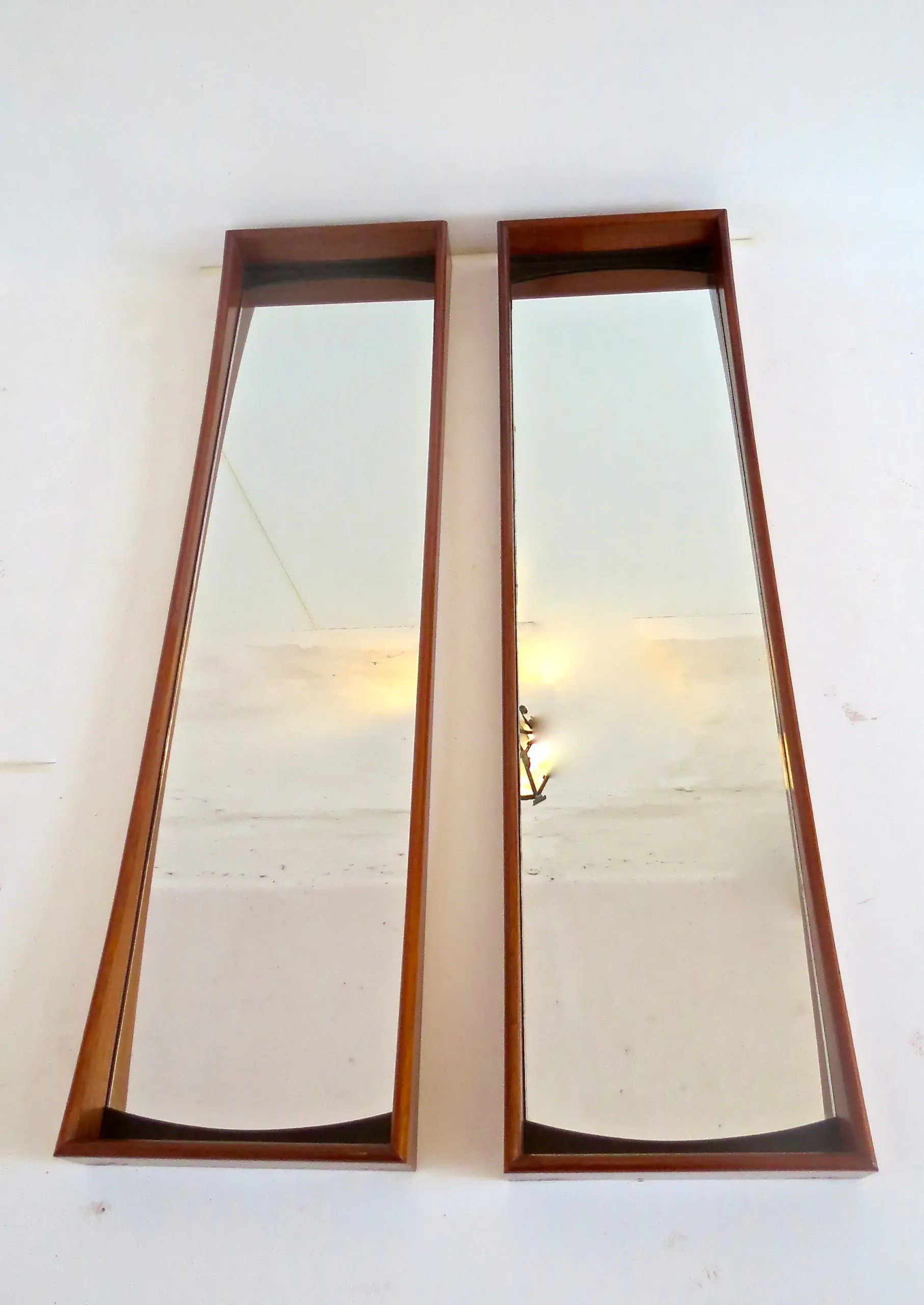 Pair of Walnut Ico Parisi Curved Wall Mirrors, 1950 — image 2
