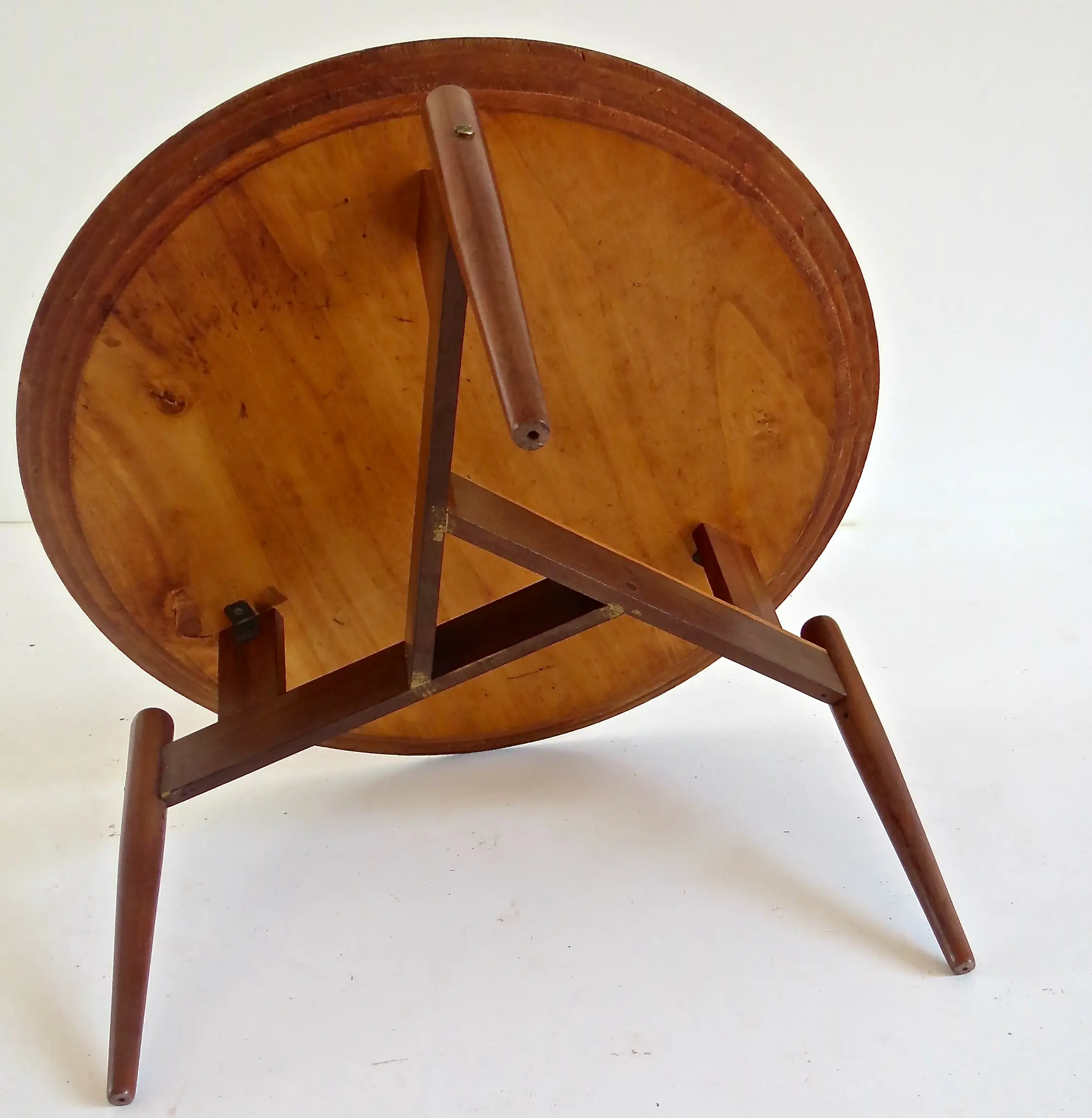 Round Walnut Three Feet Italian Coffee Table, circa 1950 — photo 9