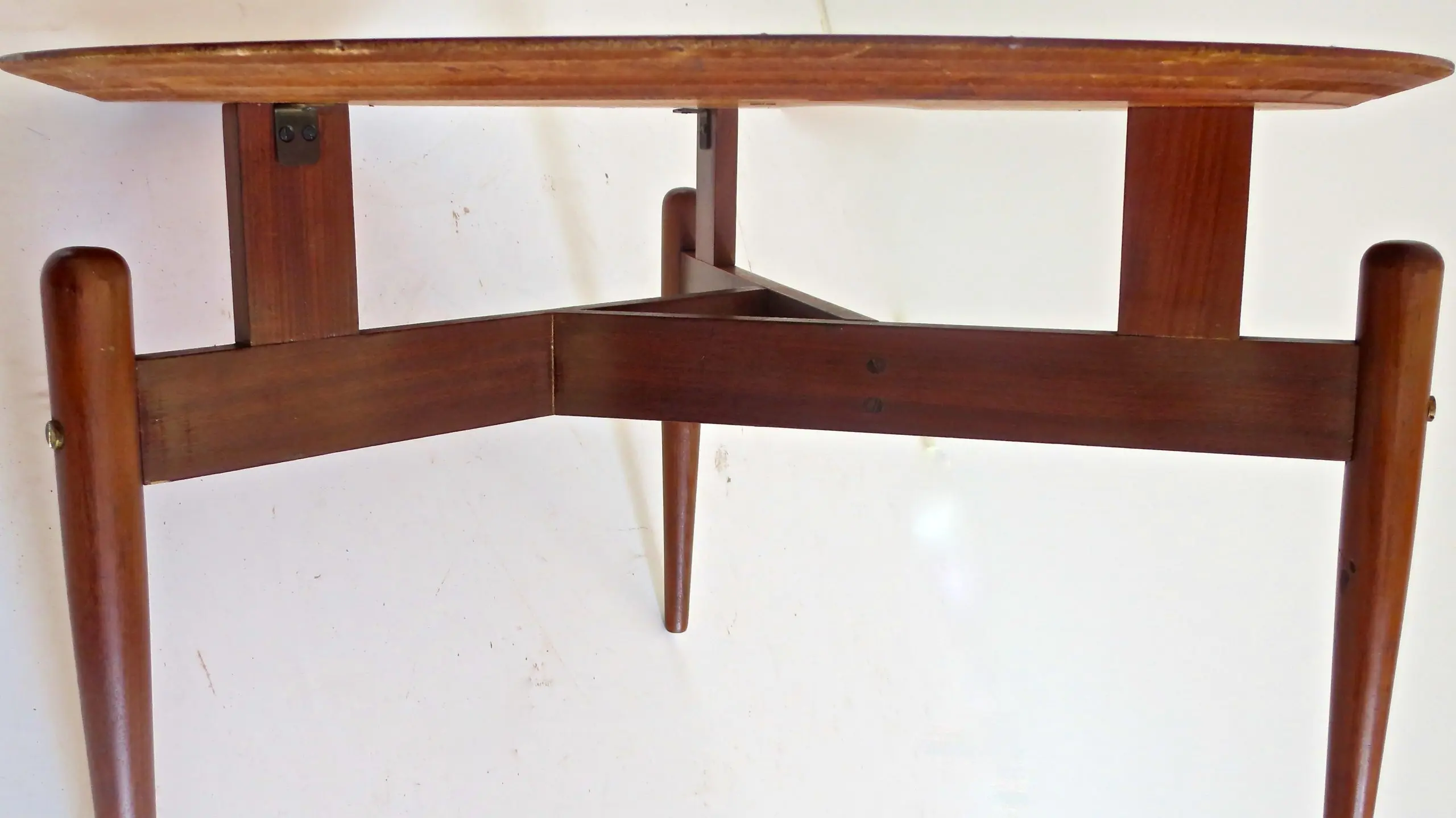 Round Walnut Three Feet Italian Coffee Table, circa 1950 — photo 12