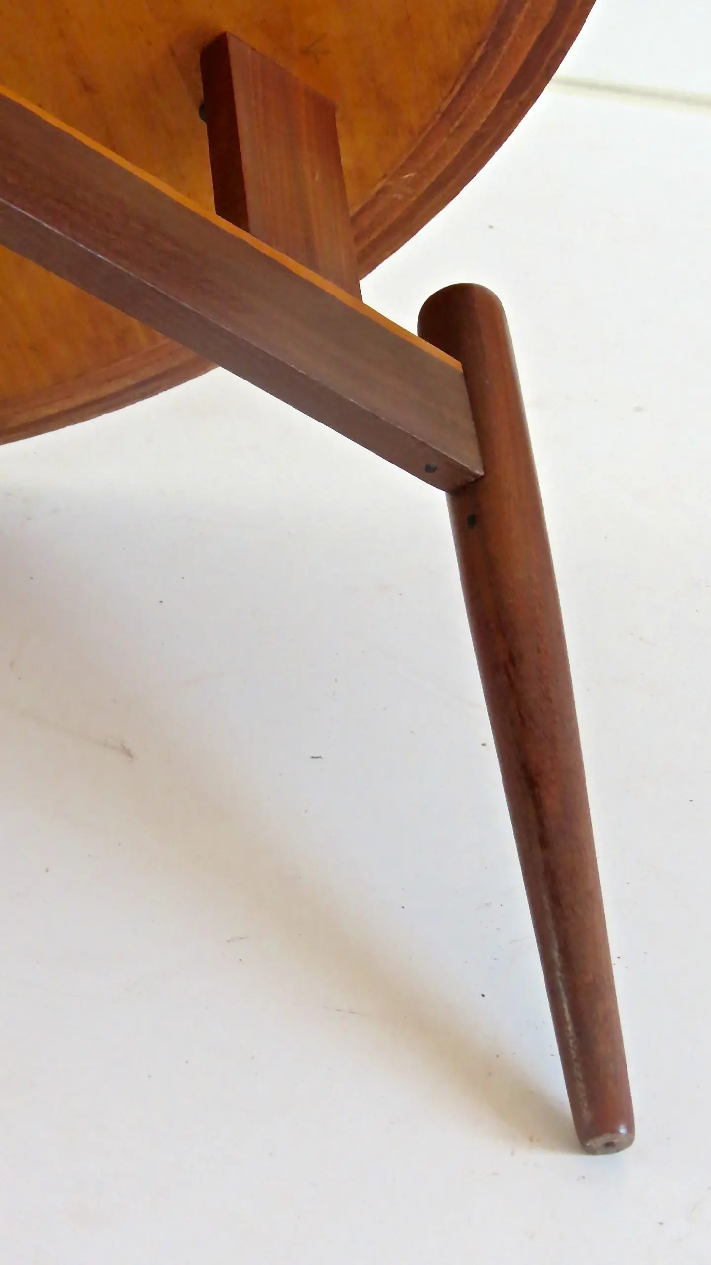 Round Walnut Three Feet Italian Coffee Table, circa 1950 — photo 10