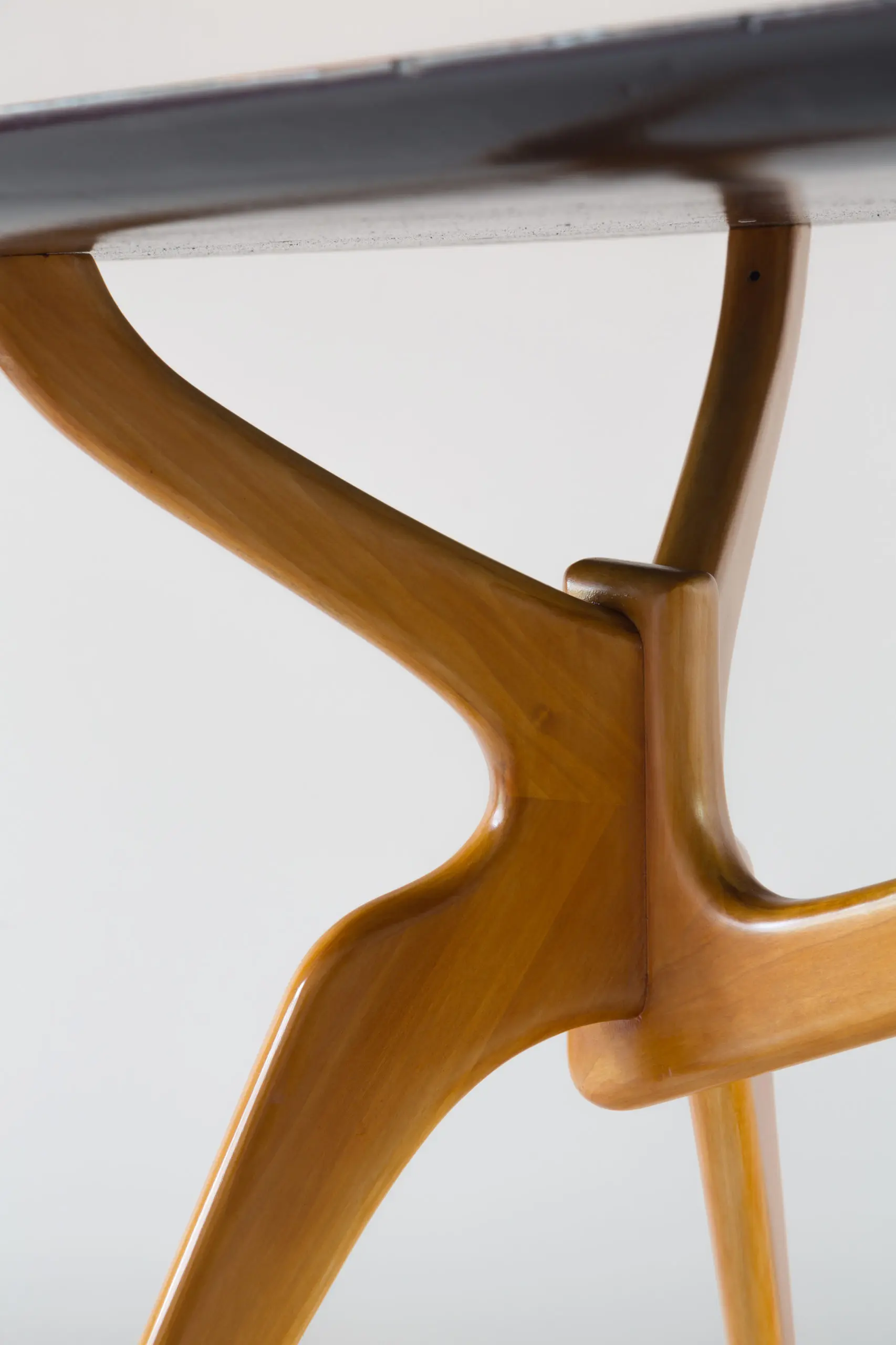 Sculptural blonde dining table attributed to Ico Parisi,1950 — photo 9
