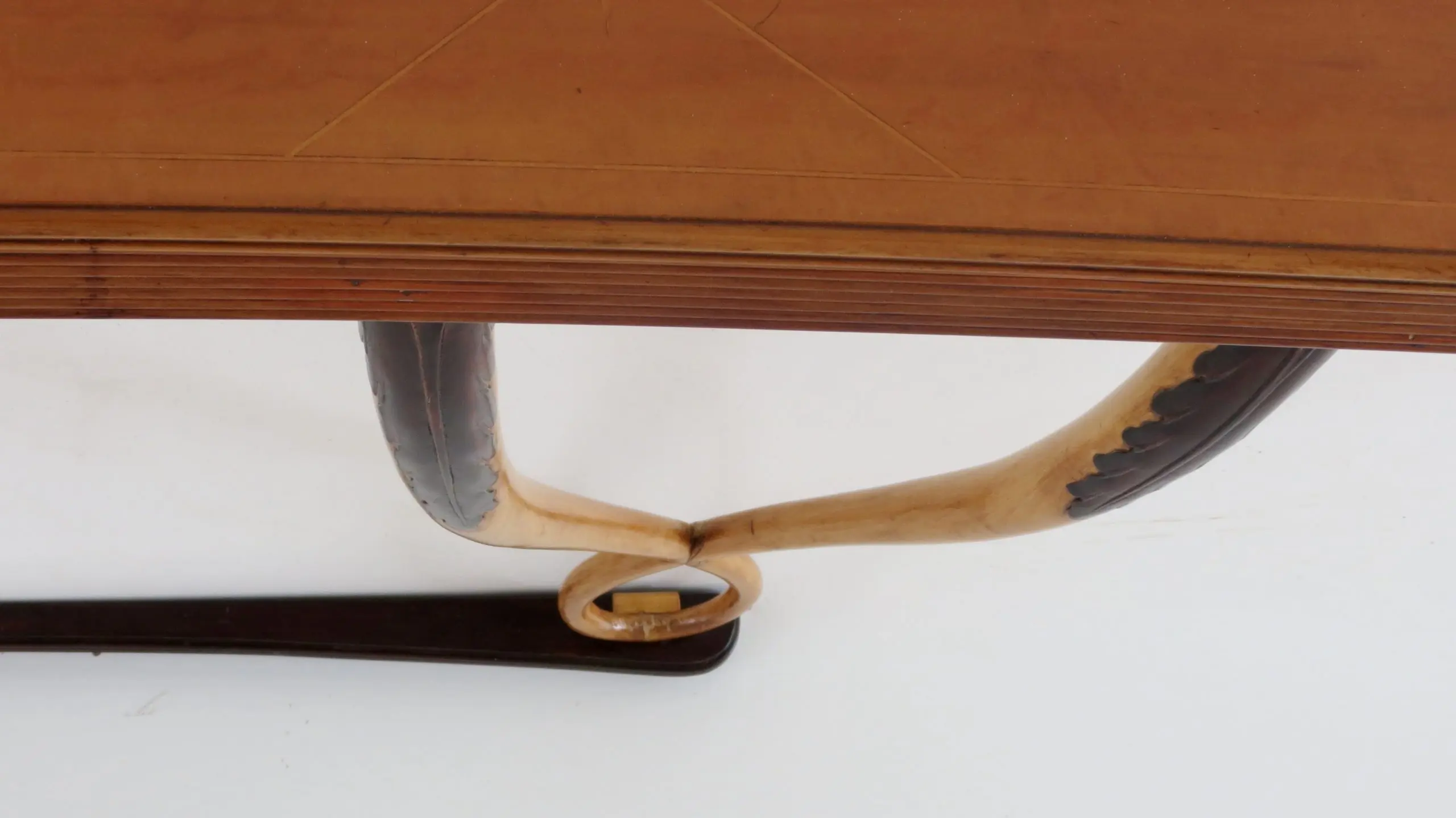 Large Important Inlaid Cherrywood Wall Console Tomaso Buzzi Attributed, c. 1940 — photo 18