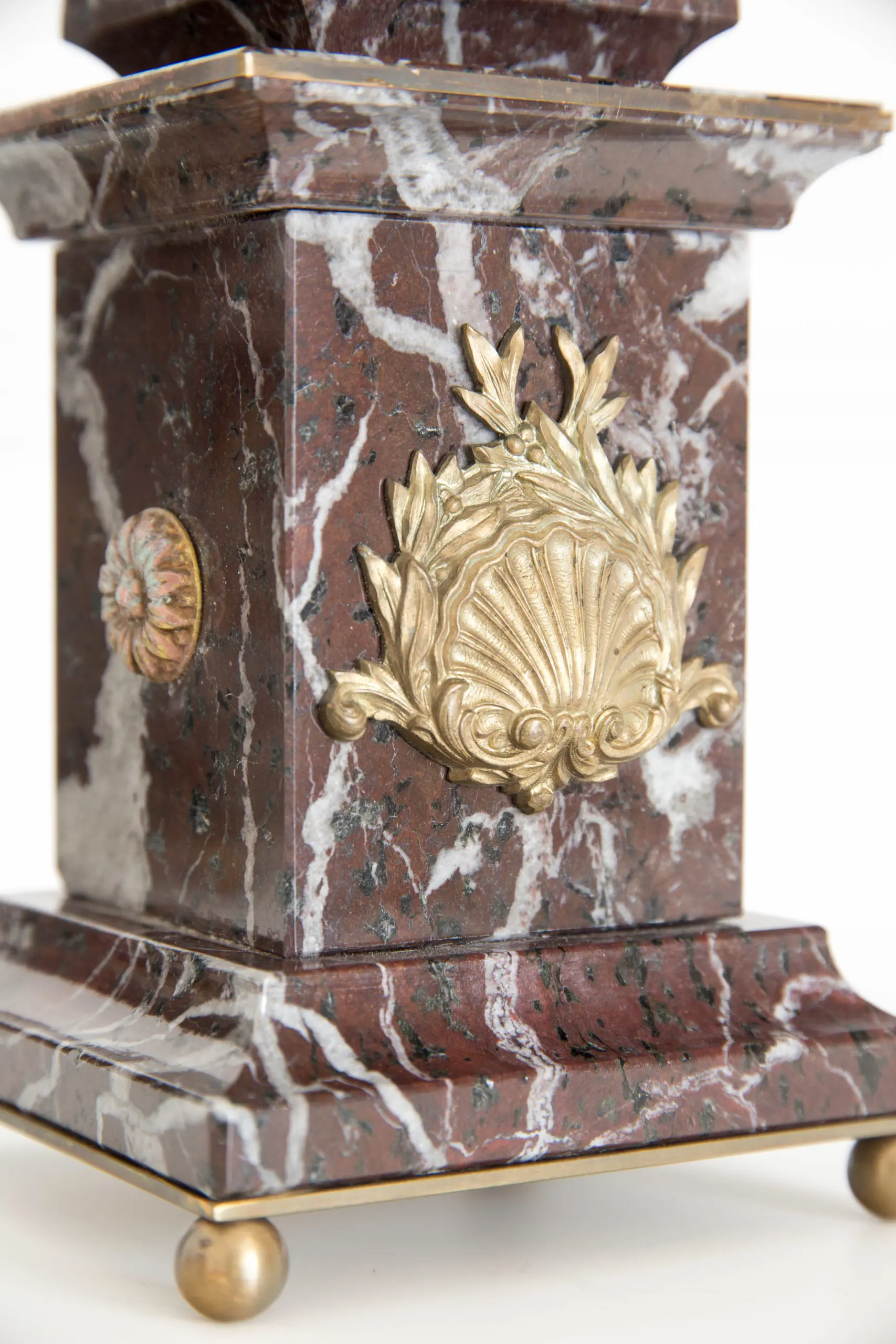 Pair of italian red marble and bronze obelisks "ACANTHUS", limited edition, 2017 — photo 4