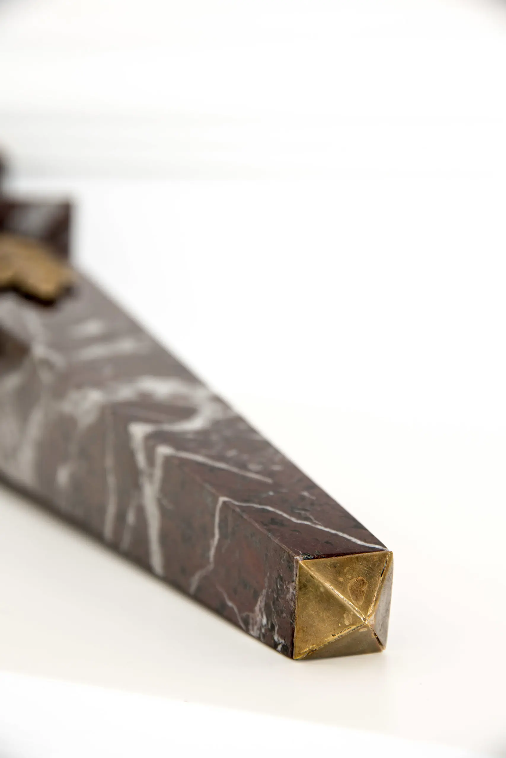 Pair of italian red marble and bronze obelisks "ACANTHUS", limited edition, 2017 — image 3