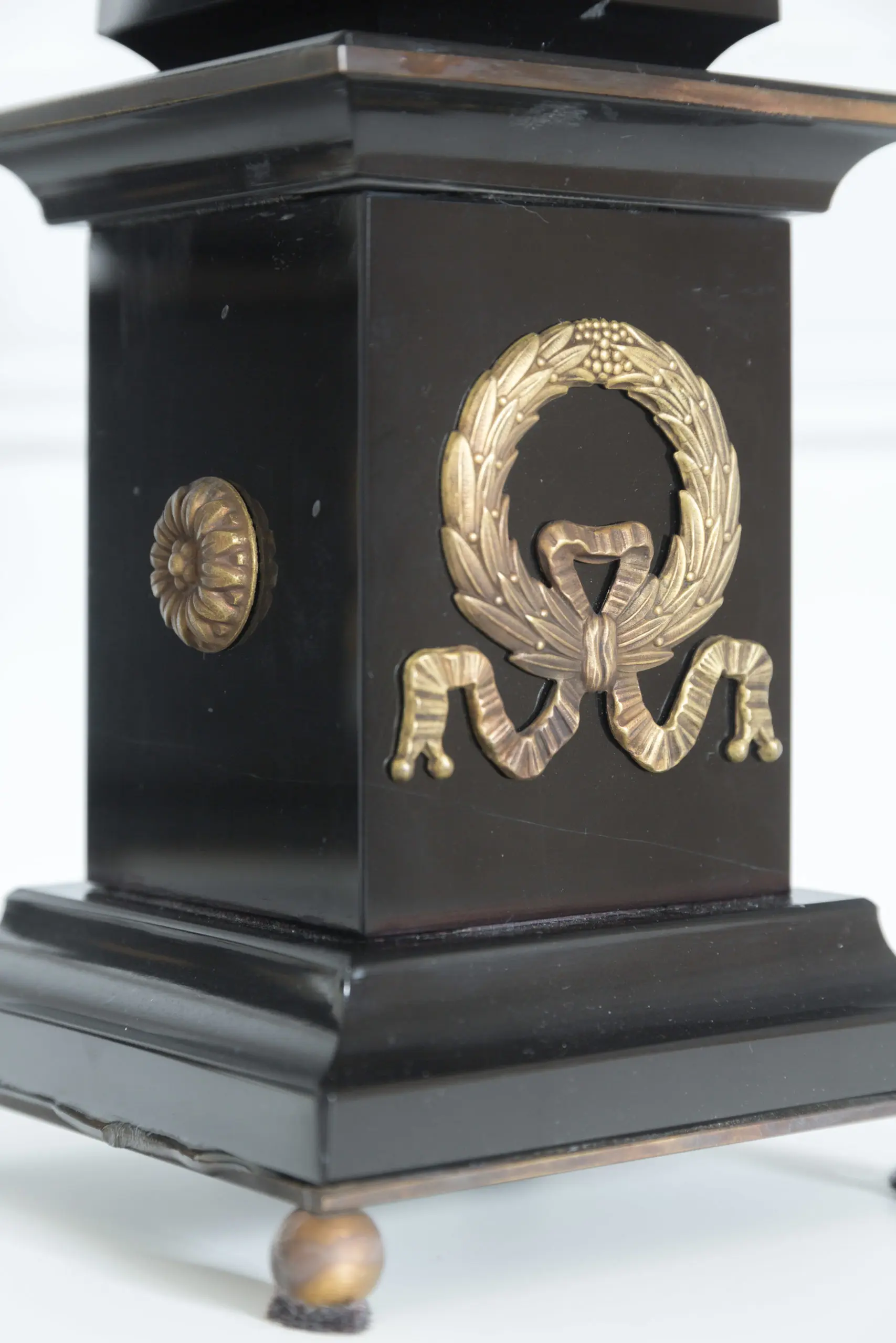 Pair of black marble and bronze obelisks "GOLD LIZARD", limited edition, 2017 — photo 5